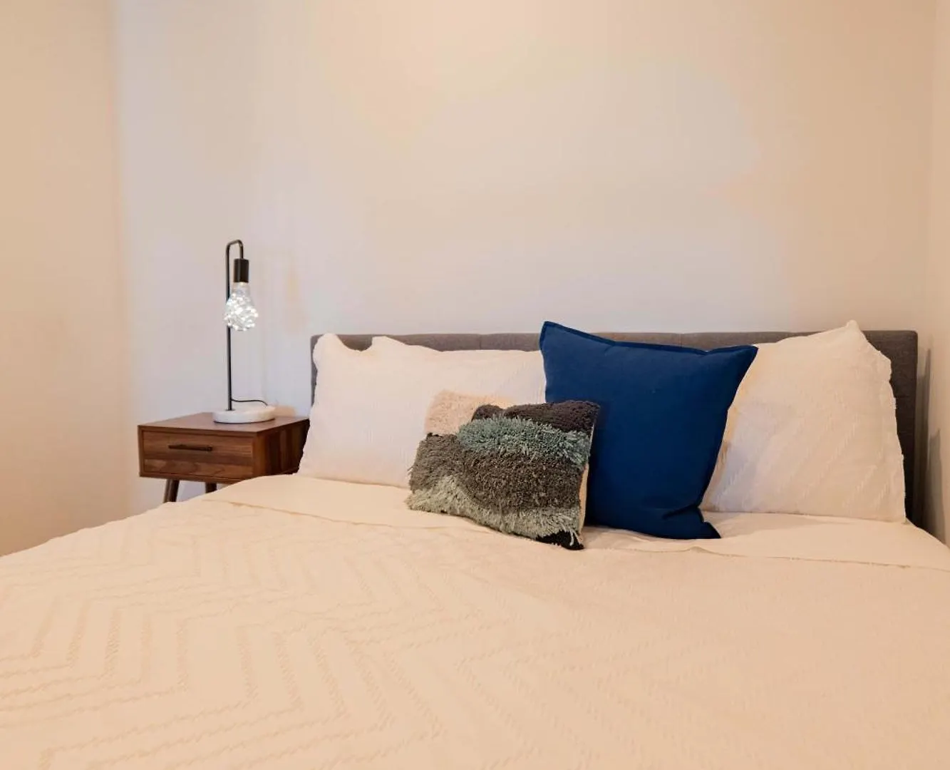 2 Bedroom 2 Bath 1 Car On Lonsdale Street 캔버라 0*,