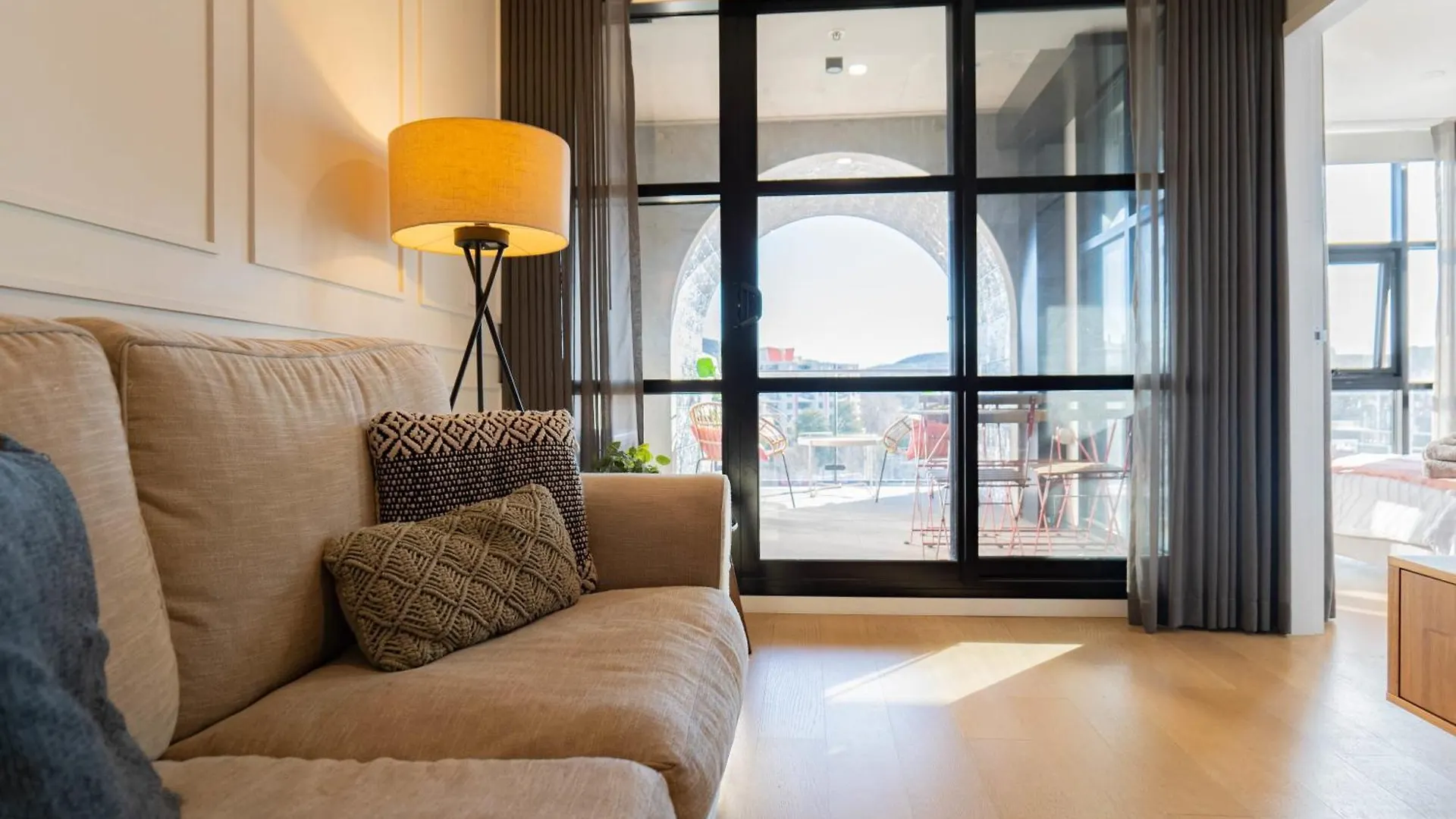 아파트 2 Bedroom 2 Bath 1 Car On Lonsdale Street 캔버라