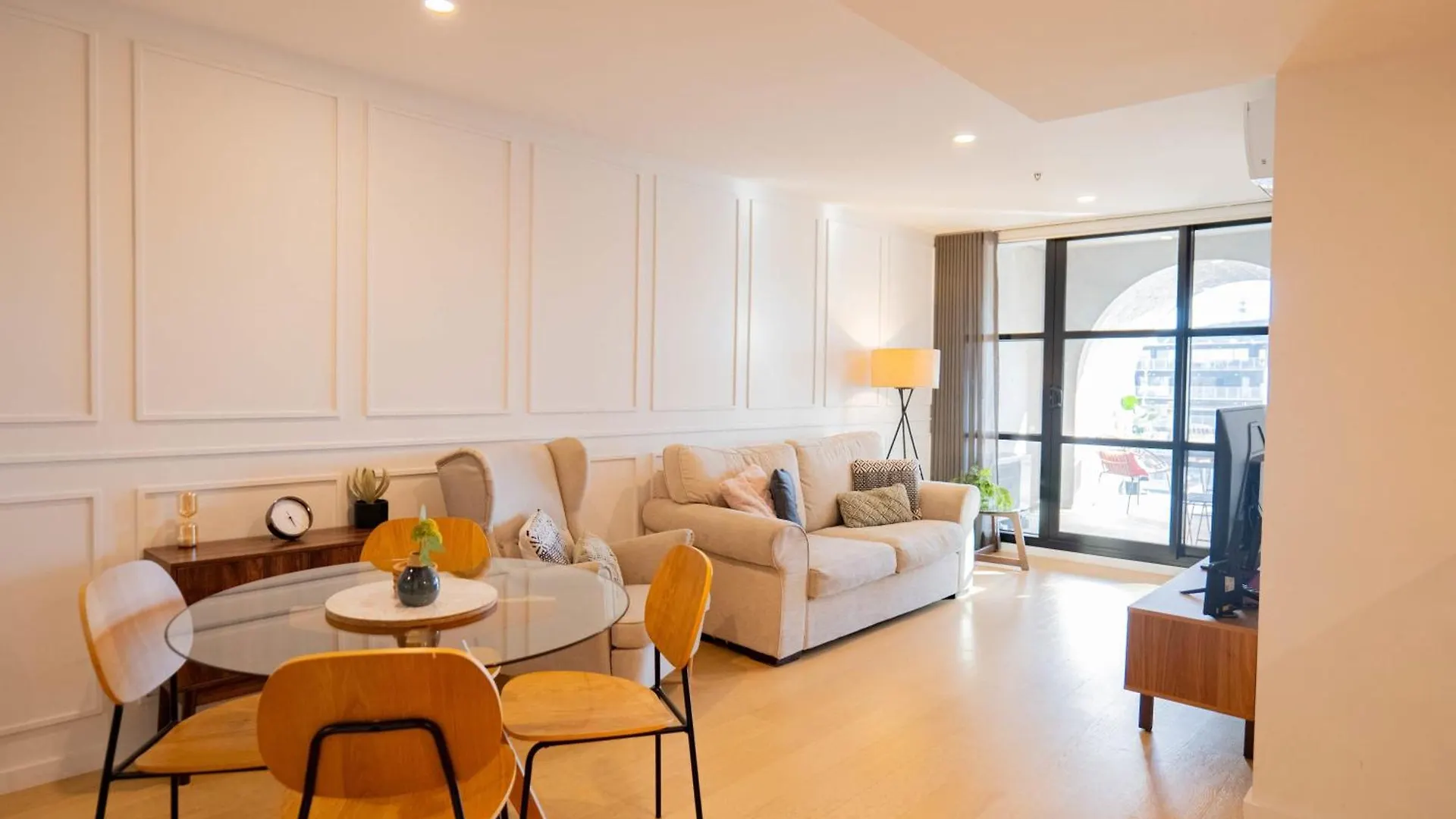 아파트 2 Bedroom 2 Bath 1 Car On Lonsdale Street 캔버라 오스트레일리아